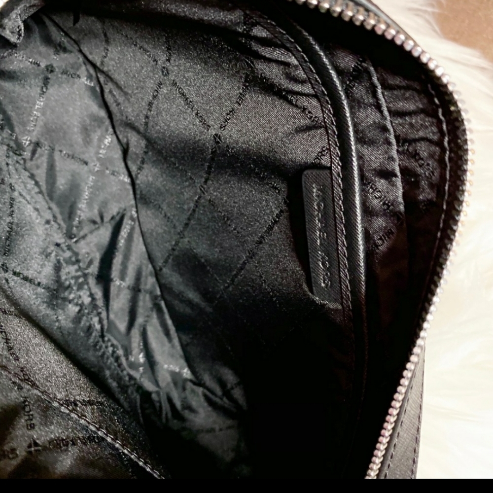 Michael Kors purse - Picture 3 of 8